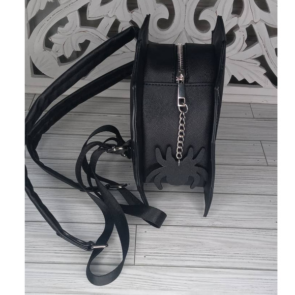 Mad Engine Halloween Spider Web Heart Backpack Purse - New - Picture 7 of 9